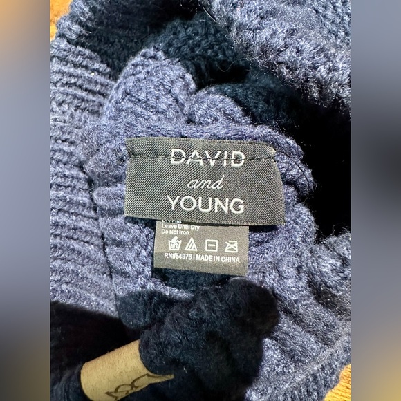 David and Young Bean Sock Hat with Pom NWOT - Picture 4 of 5